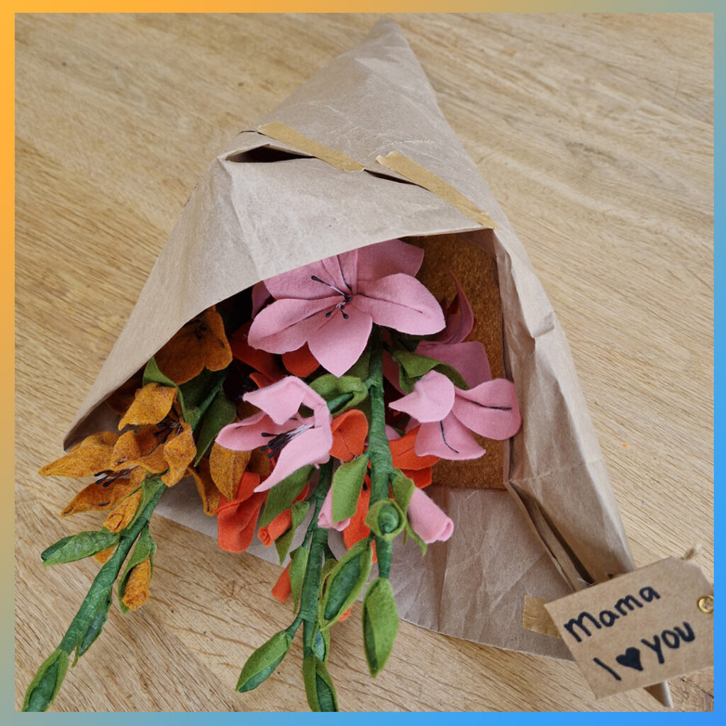 Vilten bloemenboeket met kaartje “Mama I love you” voor moederdag.