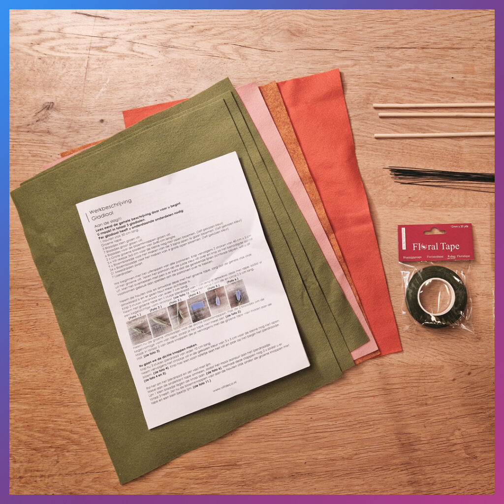 Materialen voor vilten bloemen: wolvilt, floral tape en bloemendraad.