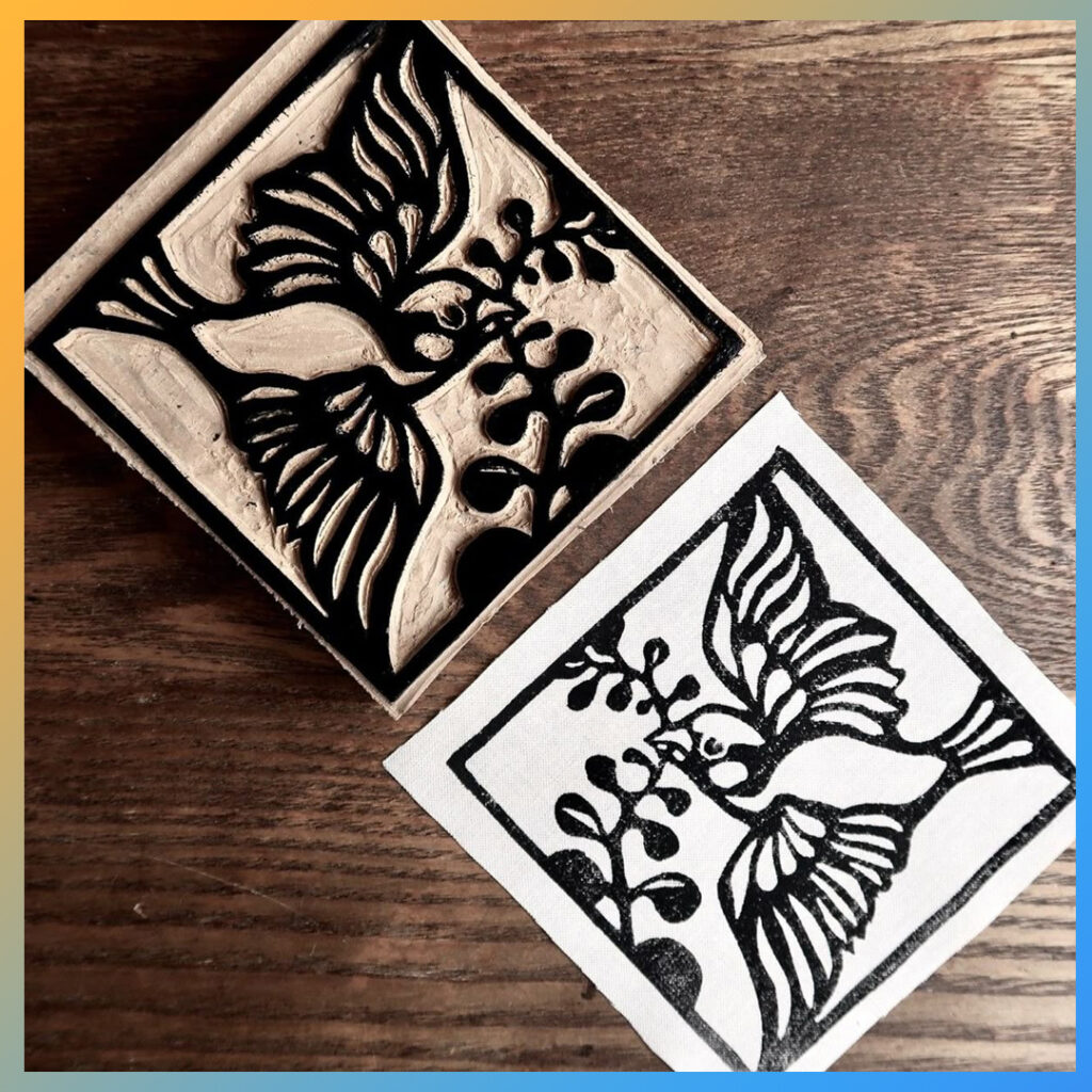 Linosnede vogel met takje en afdruk ernaast.