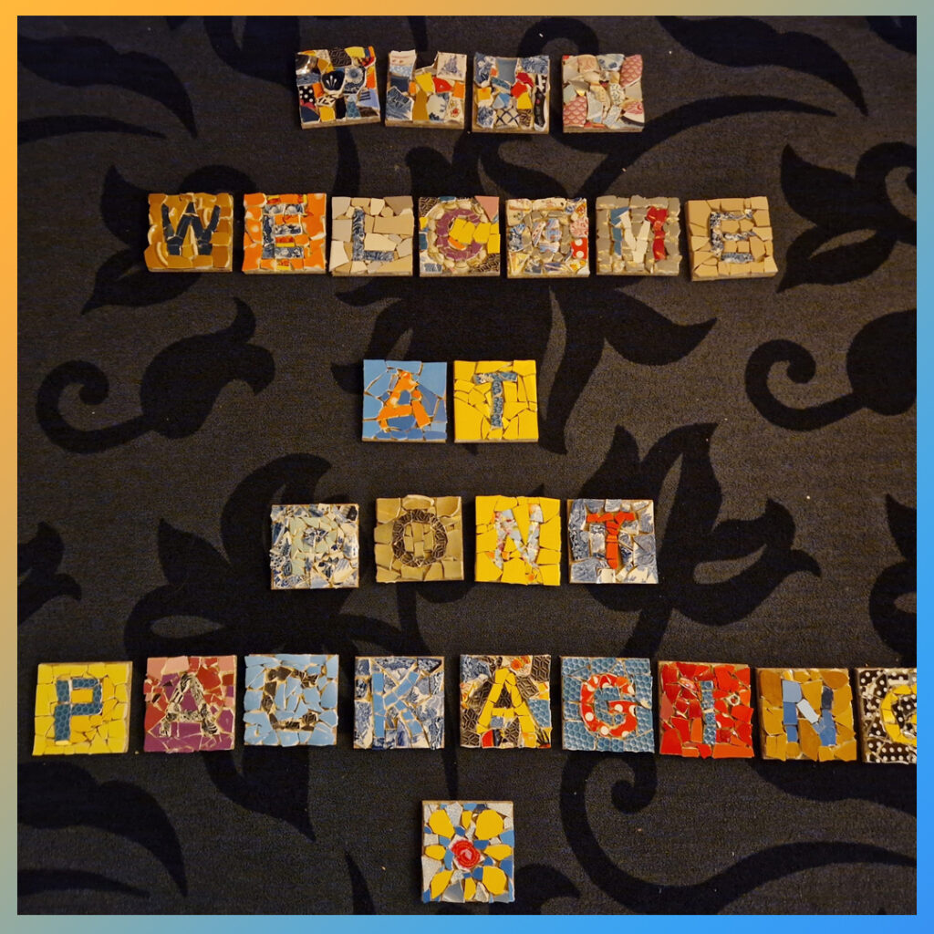 27 mozaïekwerken vormen samen “Welcome at Pont Packaging”.