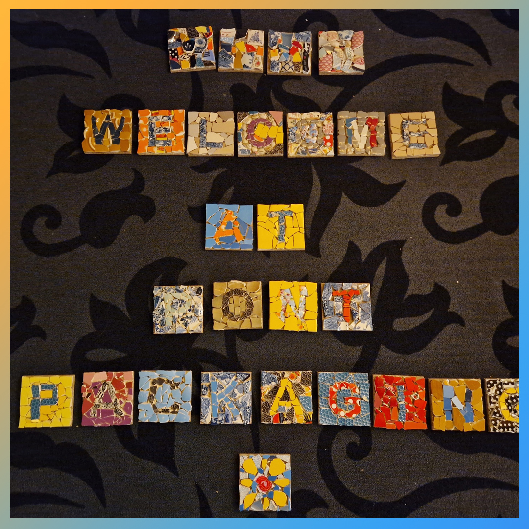 27 mozaïekwerken vormen samen “Welcome at Pont Packaging”.