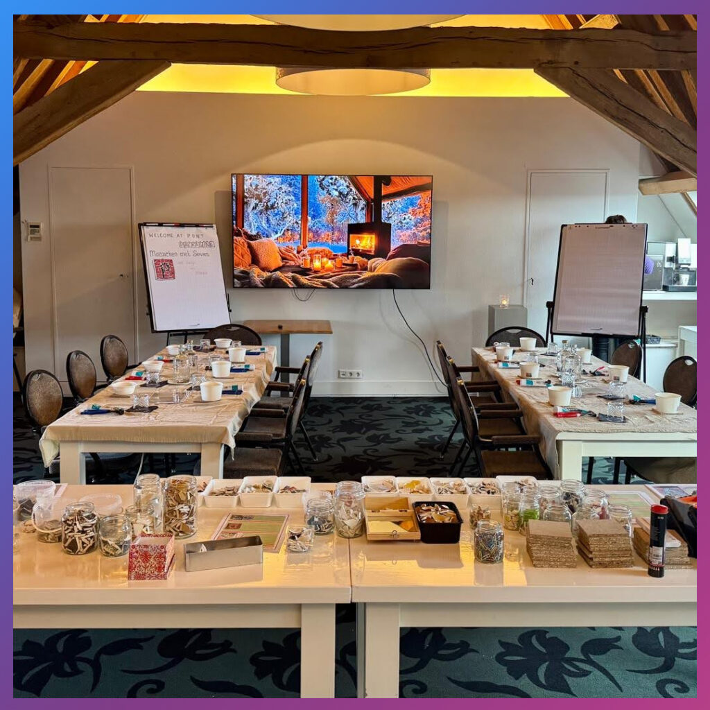 Workshopruimte bij Kasteel Woerden voor mozaïeken met servies.