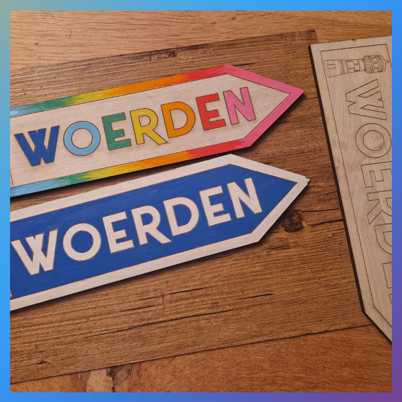 Persoonlijk houten bordje met sportieve verwijzing.