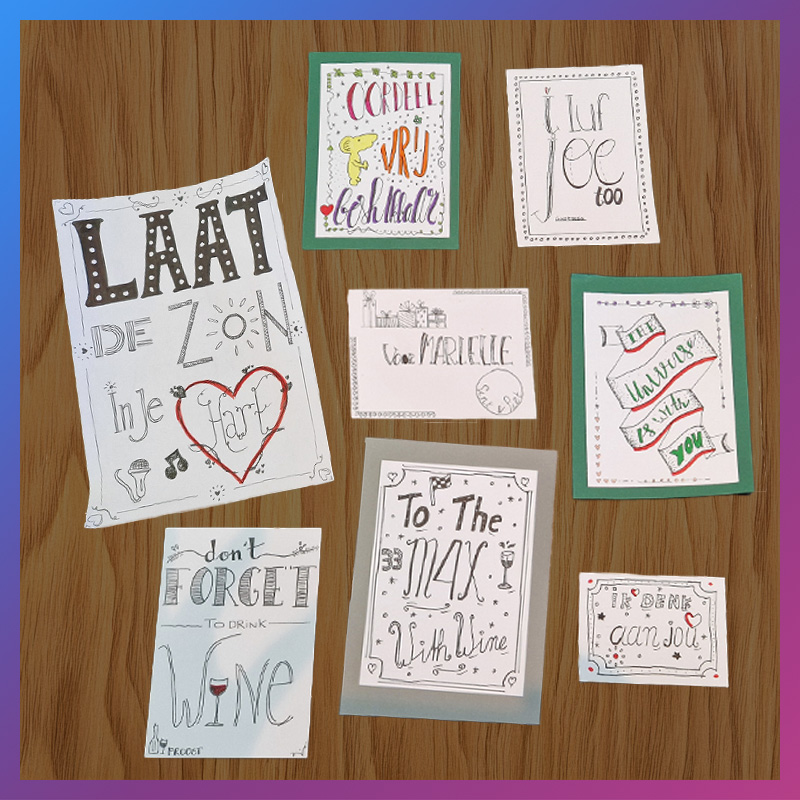 Resultaten van deelnemers aan de workshop handlettering op verschillende formaten papier