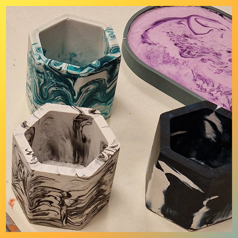 Planters met marmertechniek zwart wit groen wit en blauw wit