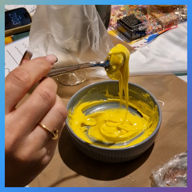 Royal icing op kleur brengen bij Wauw Workshops in Woerden