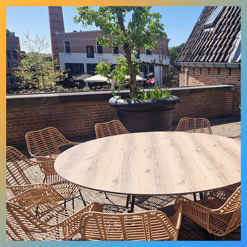 Terras van Kasteel 4 met uitzicht op Gare Pompidou