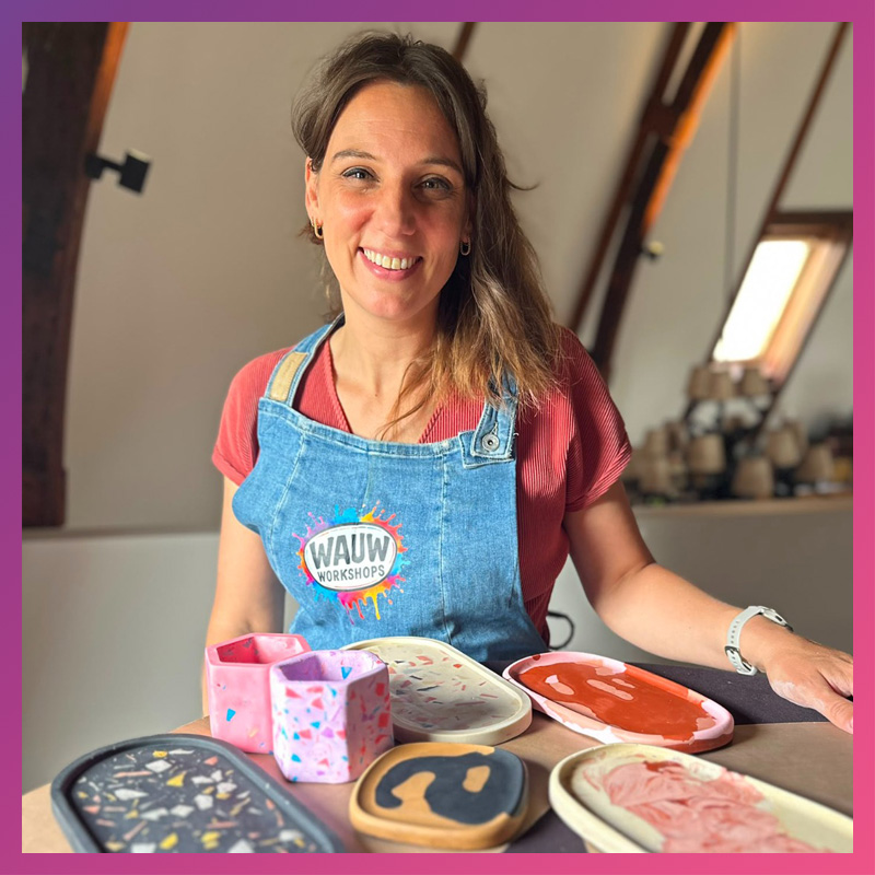 Karlijn van Kollenburg van Wauw Workshops met resultaat van een workshop Terrazzo en Marmeritems gieten